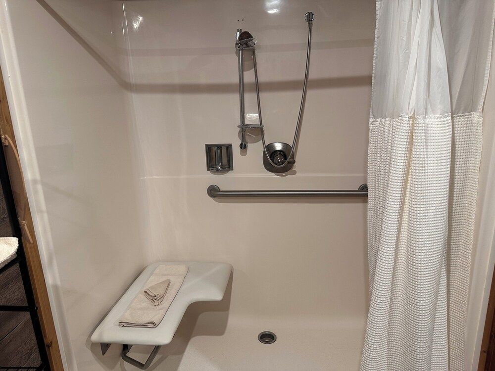 Red Leaf Cottages Junior Cabin, 2 Bedrooms, Lake View 6