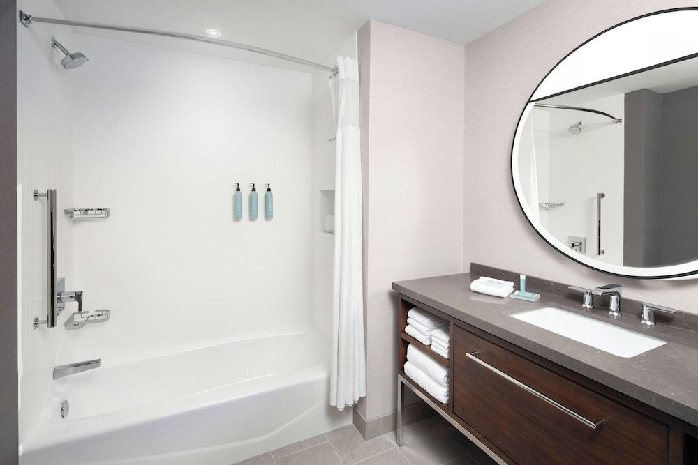 Courtyard by Marriott Kodak Sevierville Standard Room, 2 Queen Beds 3