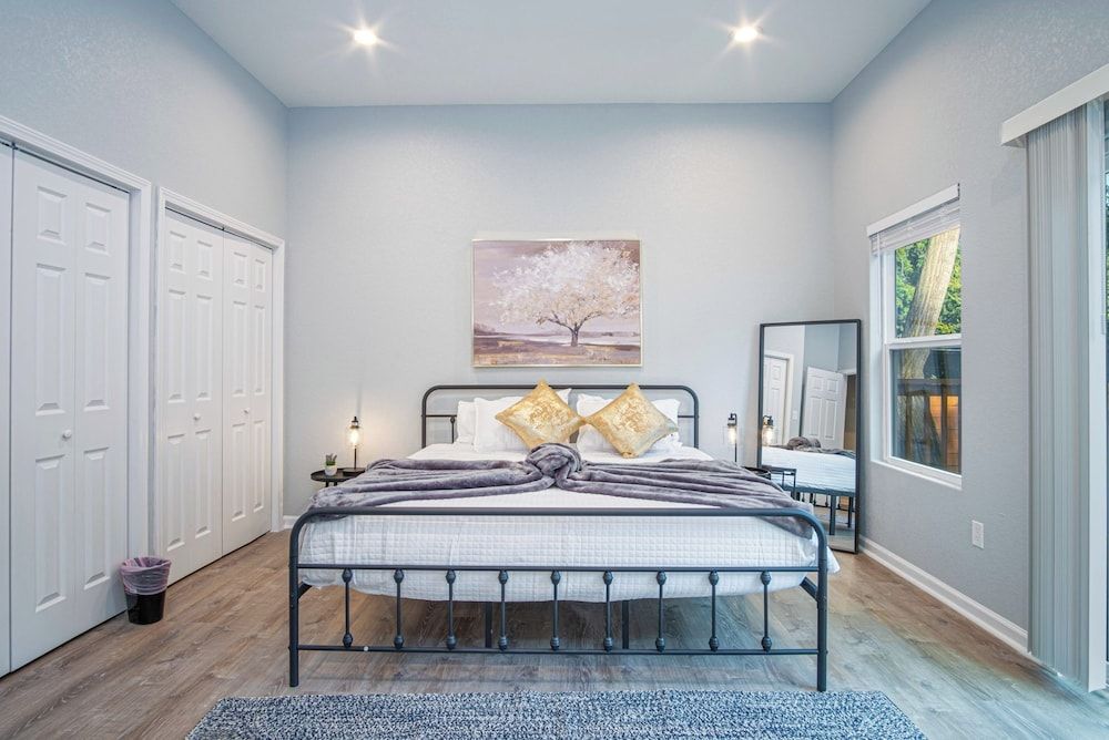 Family House (4 Bedrooms)