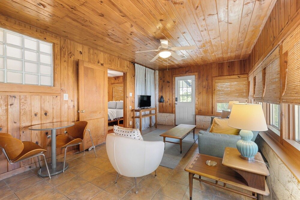 Waterlily Serenity - 2 Bedroom-Creekside House, 2 Bedrooms, Patio, River View 5