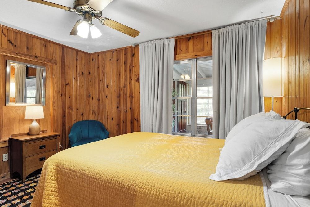 Waterlily Serenity - 2 Bedroom-Creekside House, 2 Bedrooms, Patio, River View 2