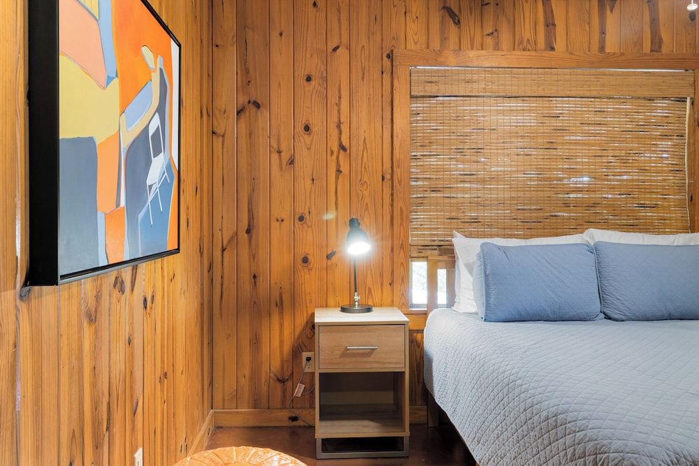 Waterlily Serenity - 2 Bedroom-Creekside House, 2 Bedrooms, Patio, River View 3