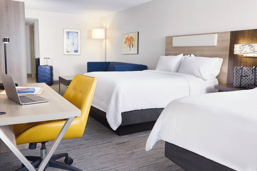 Holiday Inn Express And Suites Cushing by IHG Suite, 2 Queen Beds, Accessible Bathtub (Mobility) 6