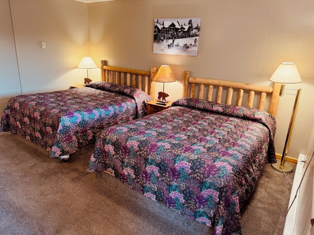 Ho Hum Motel Basic Room 2