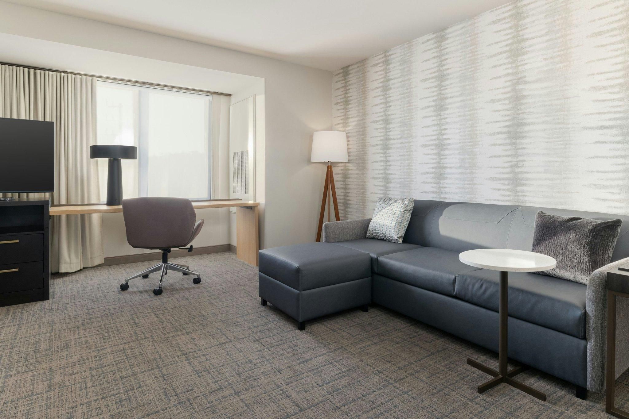 1 Bedroom Suite, 1 King, Sofa bed