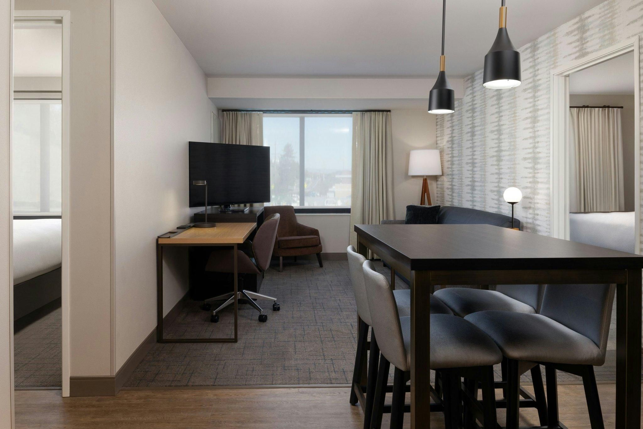 2 Bedroom Suite, Bedroom 1: 1 King, Bedroom 2: 1 Queen, Sofa bed