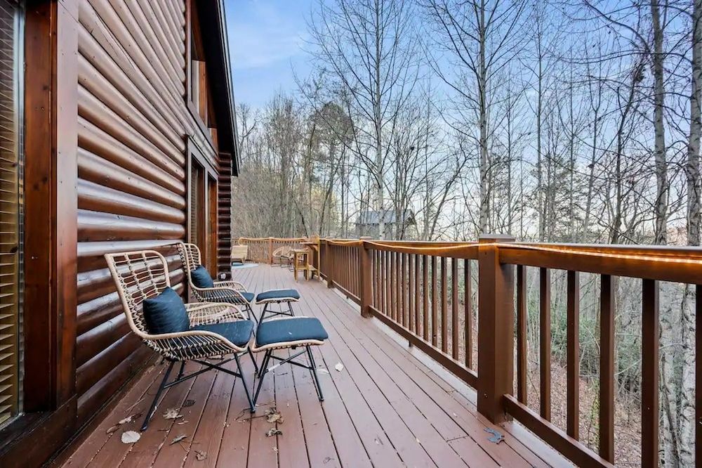 High-end Luxury Cabin Sauna Hot Tub Gameroom Apartment 16