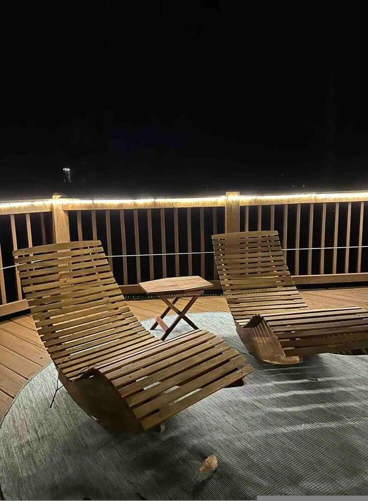 High-end Luxury Cabin Sauna Hot Tub Gameroom Apartment 17