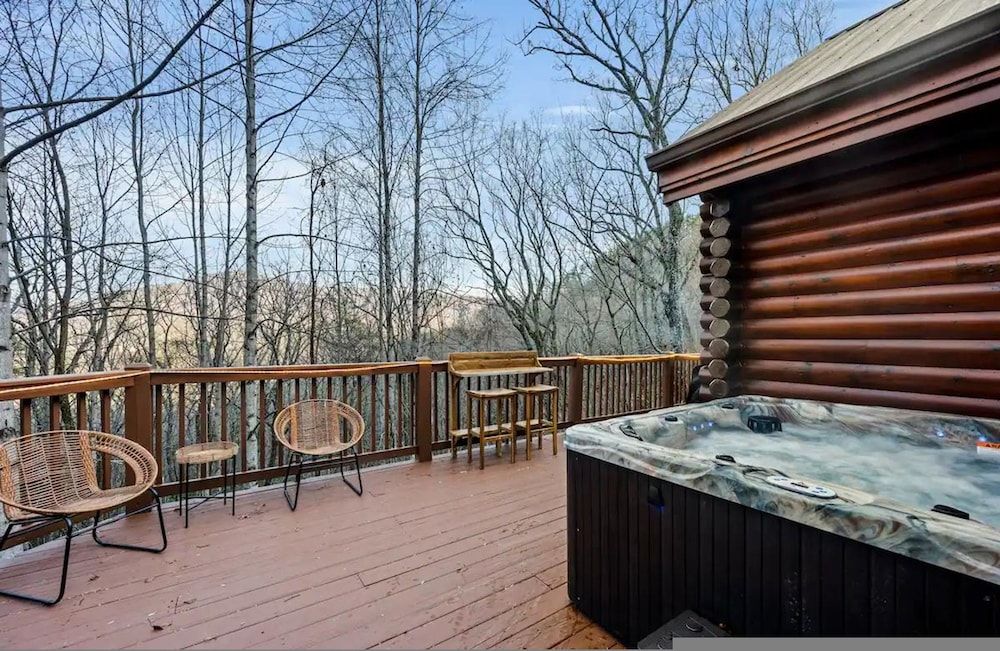 High-end Luxury Cabin Sauna Hot Tub Gameroom Apartment 19
