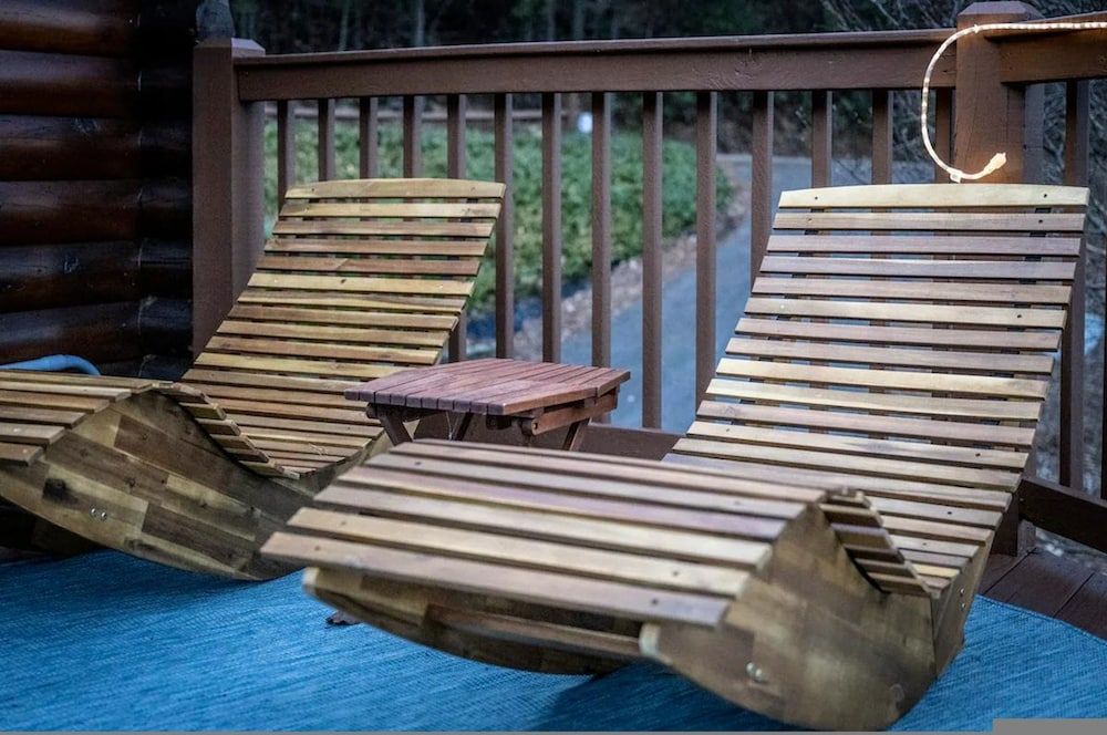 High-end Luxury Cabin Sauna Hot Tub Gameroom Apartment 21