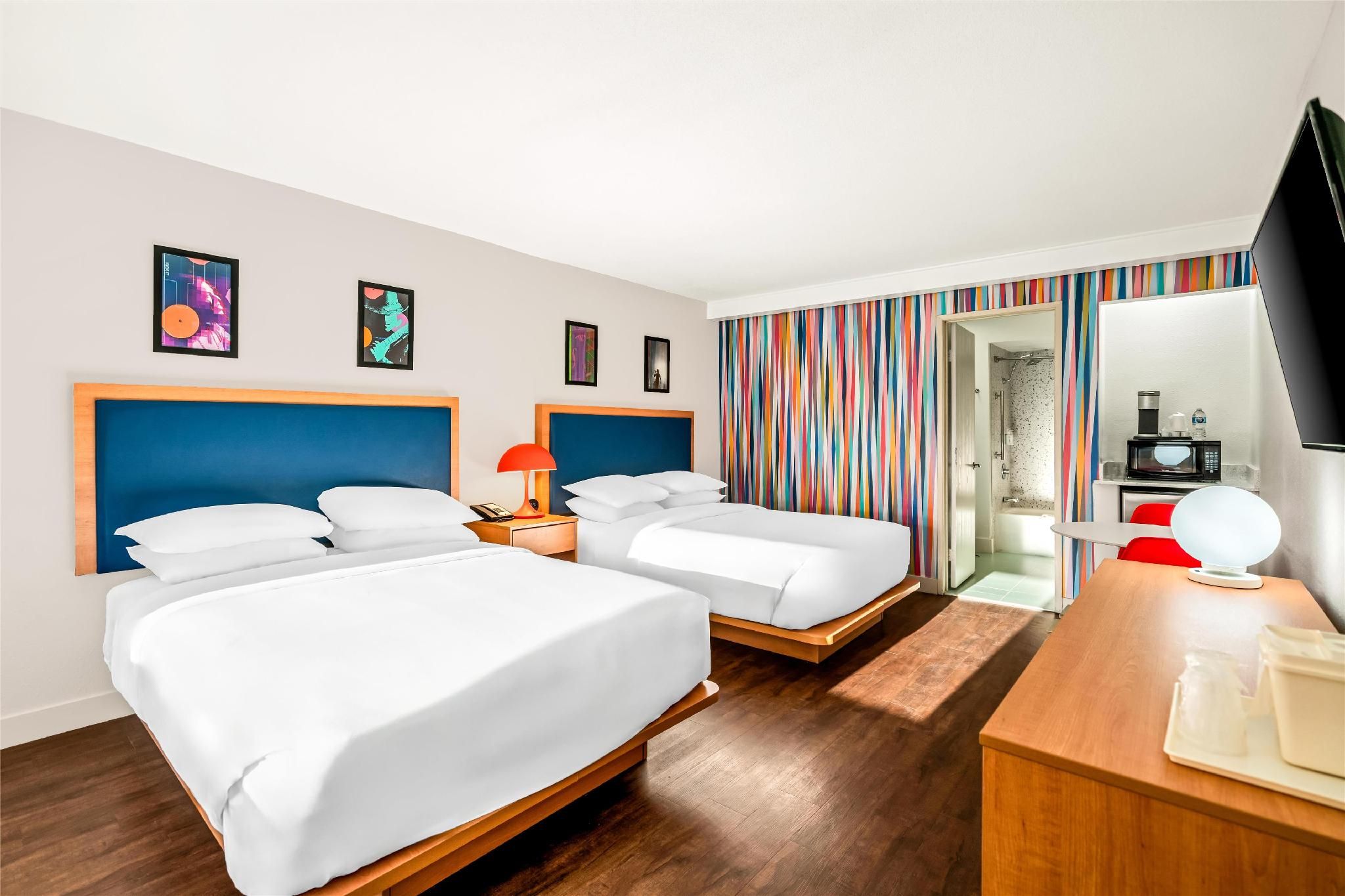 2 Queen Beds