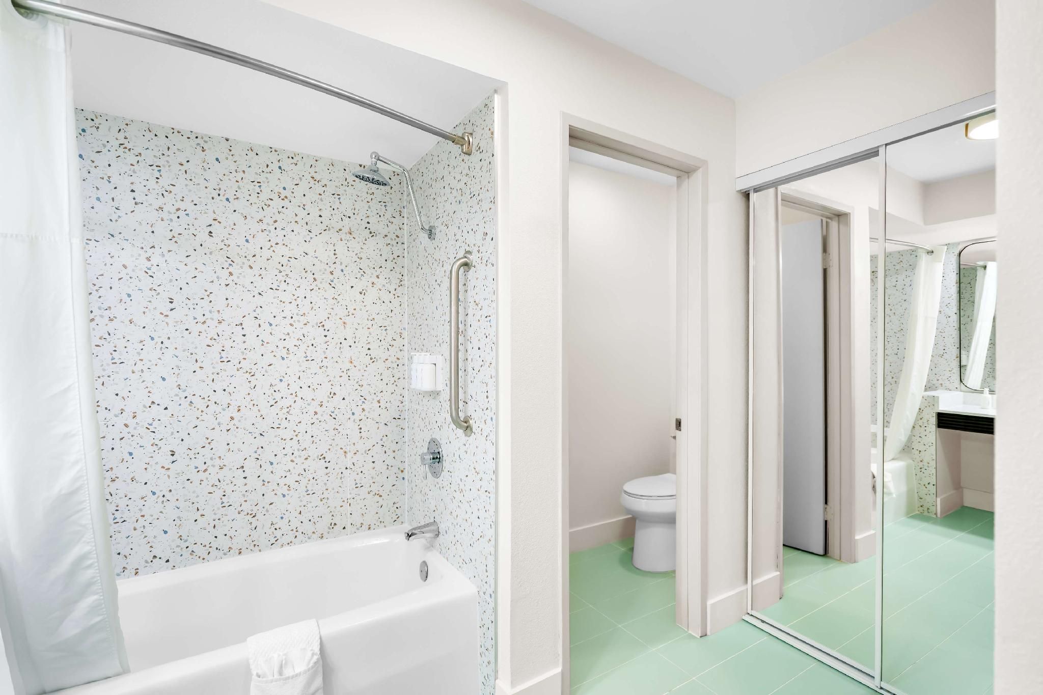 Signature Indio I-10 Coachella Valley King Jr Suite 3