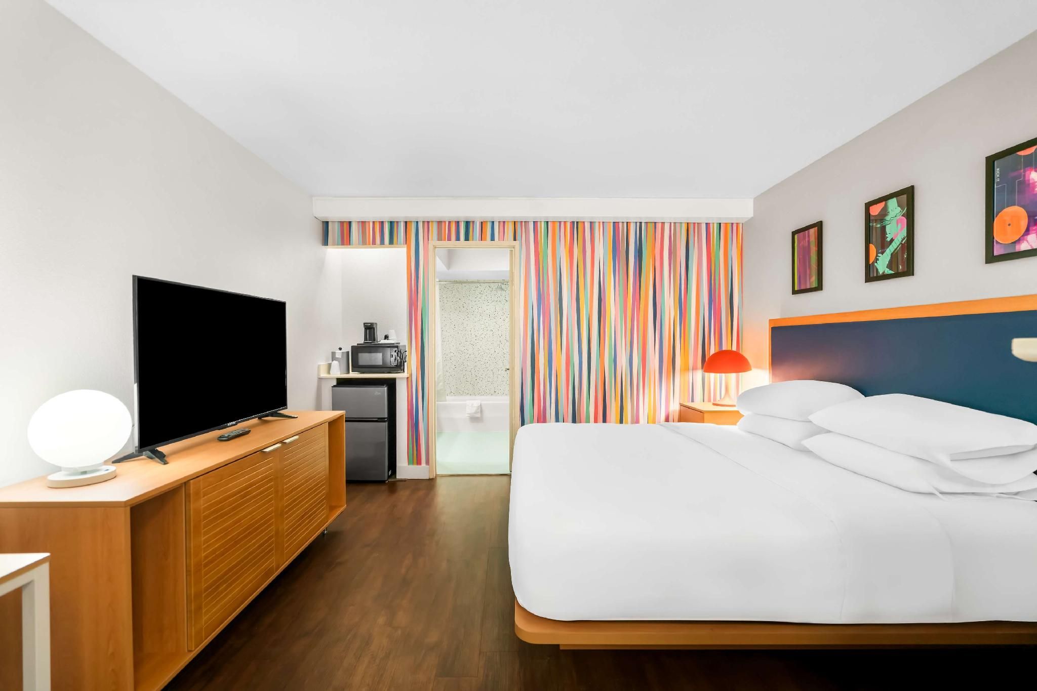 Signature Indio I-10 Coachella Valley King Jr Suite 2