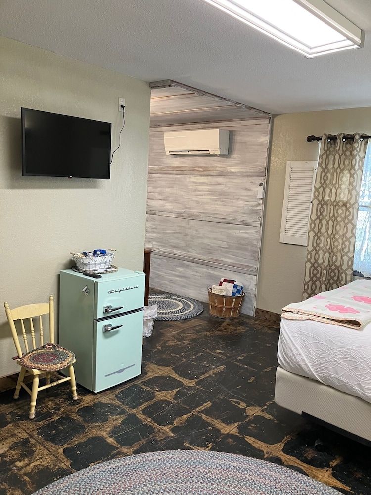 Prairie Rose Inn Room 15 Coyote 5