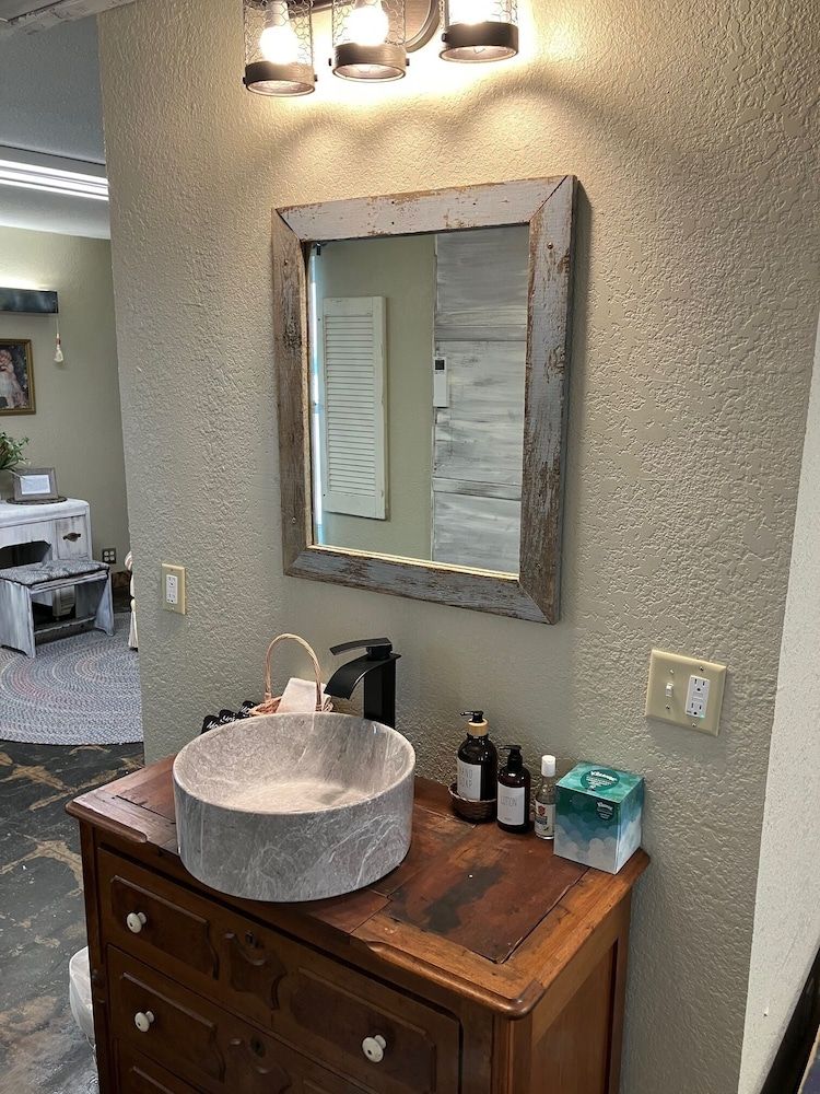 Prairie Rose Inn Room 15 Coyote 3