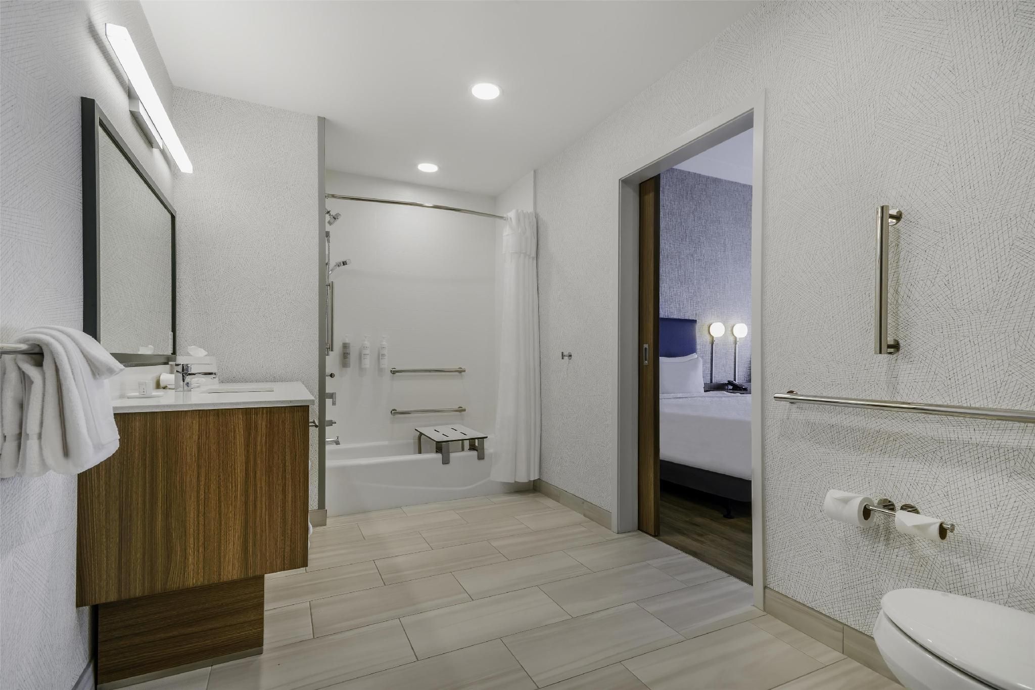 2 Queen Mobility Accessible Bathtub Suite