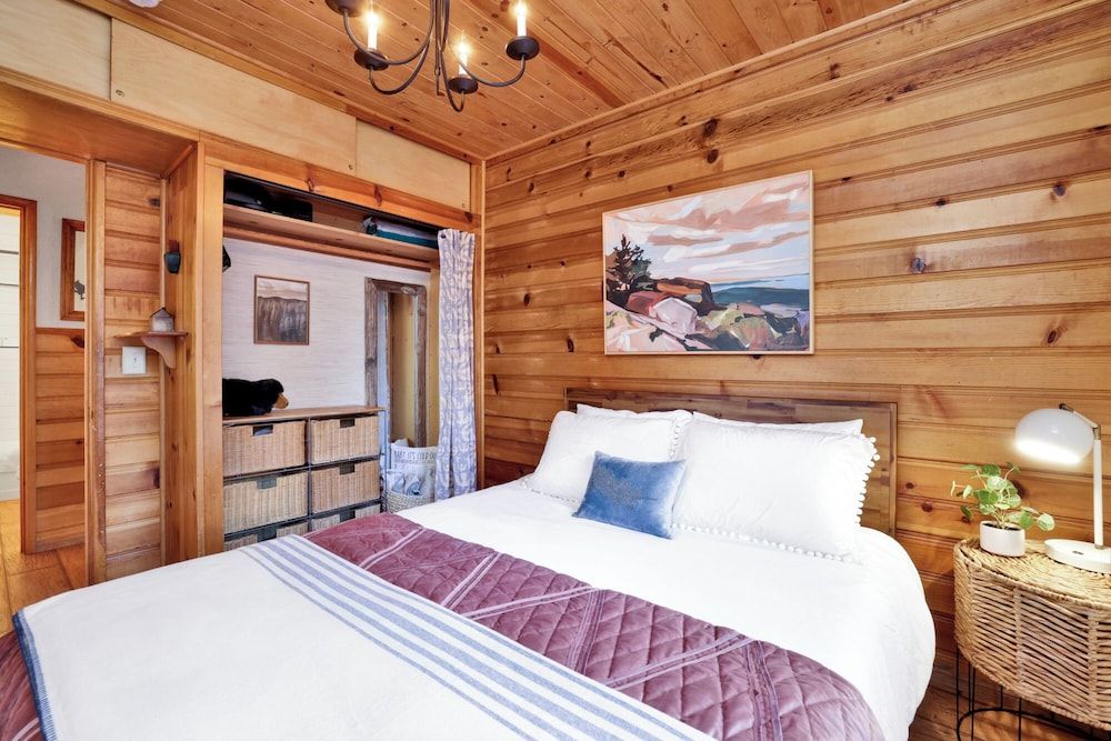 Cabin, 1 Queen Bed, Hot Tub, Mountain View (2480)
