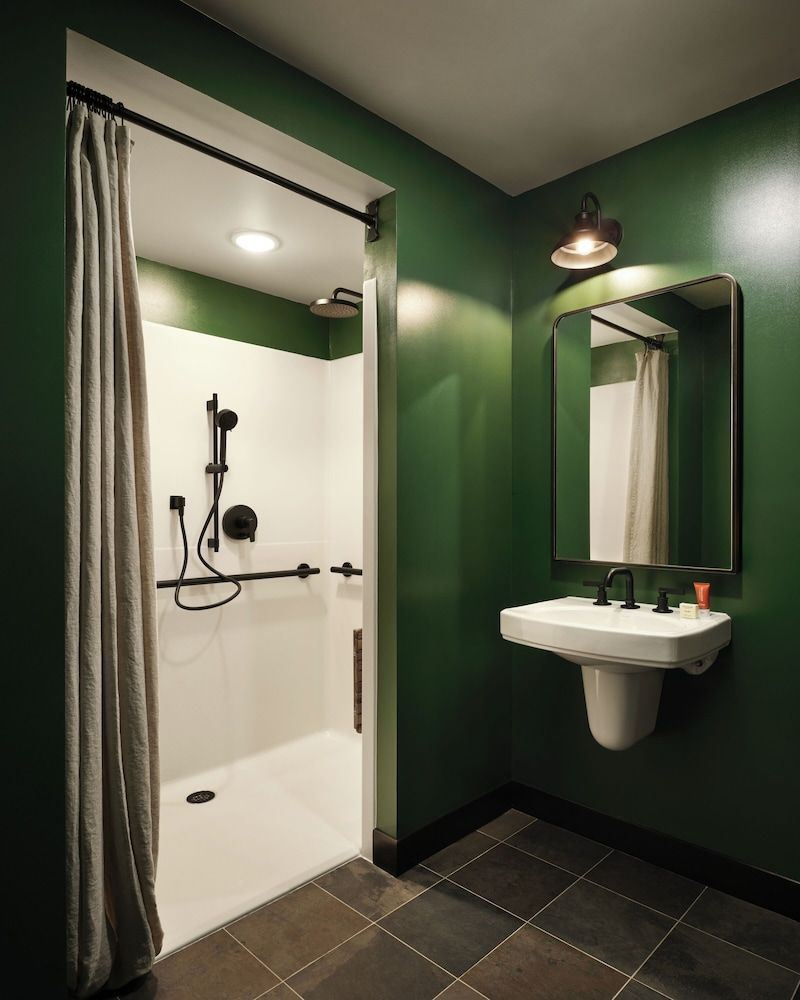 Field & Stream Lodge Bozeman The Mountain King Accessible 3