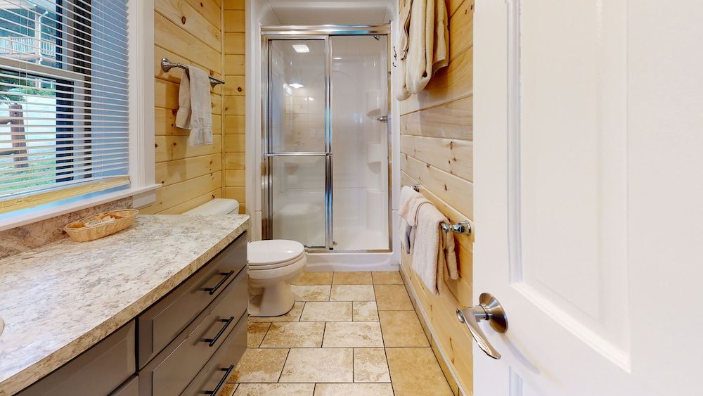 Trout House Village Resort Cabin, 1 King Bed with Sofa bed, Non Smoking, Lake View 2