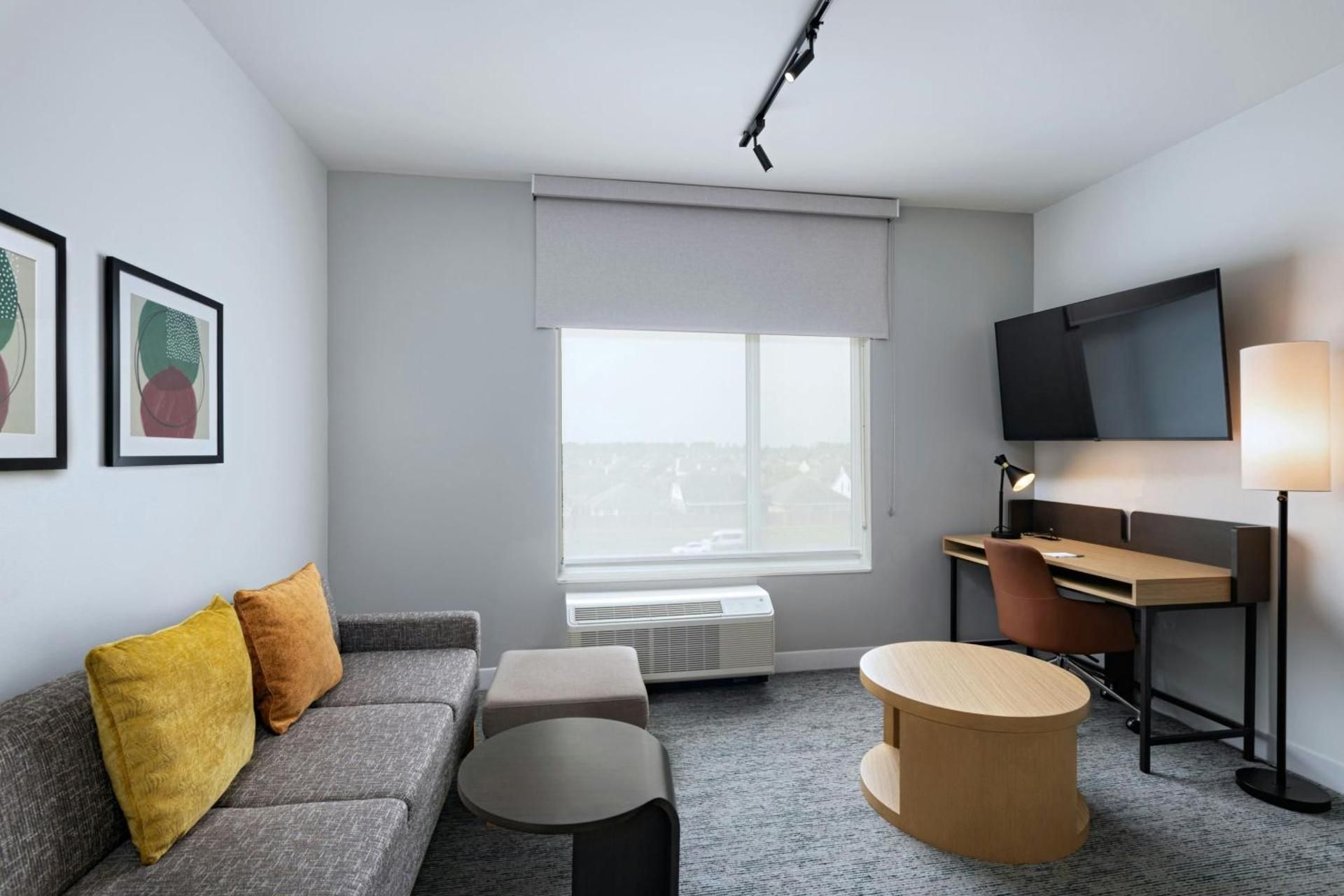 One-Bedroom Queen Suite with Sofa Bed and Adapted Tub - Mobility and Hearing Accessible