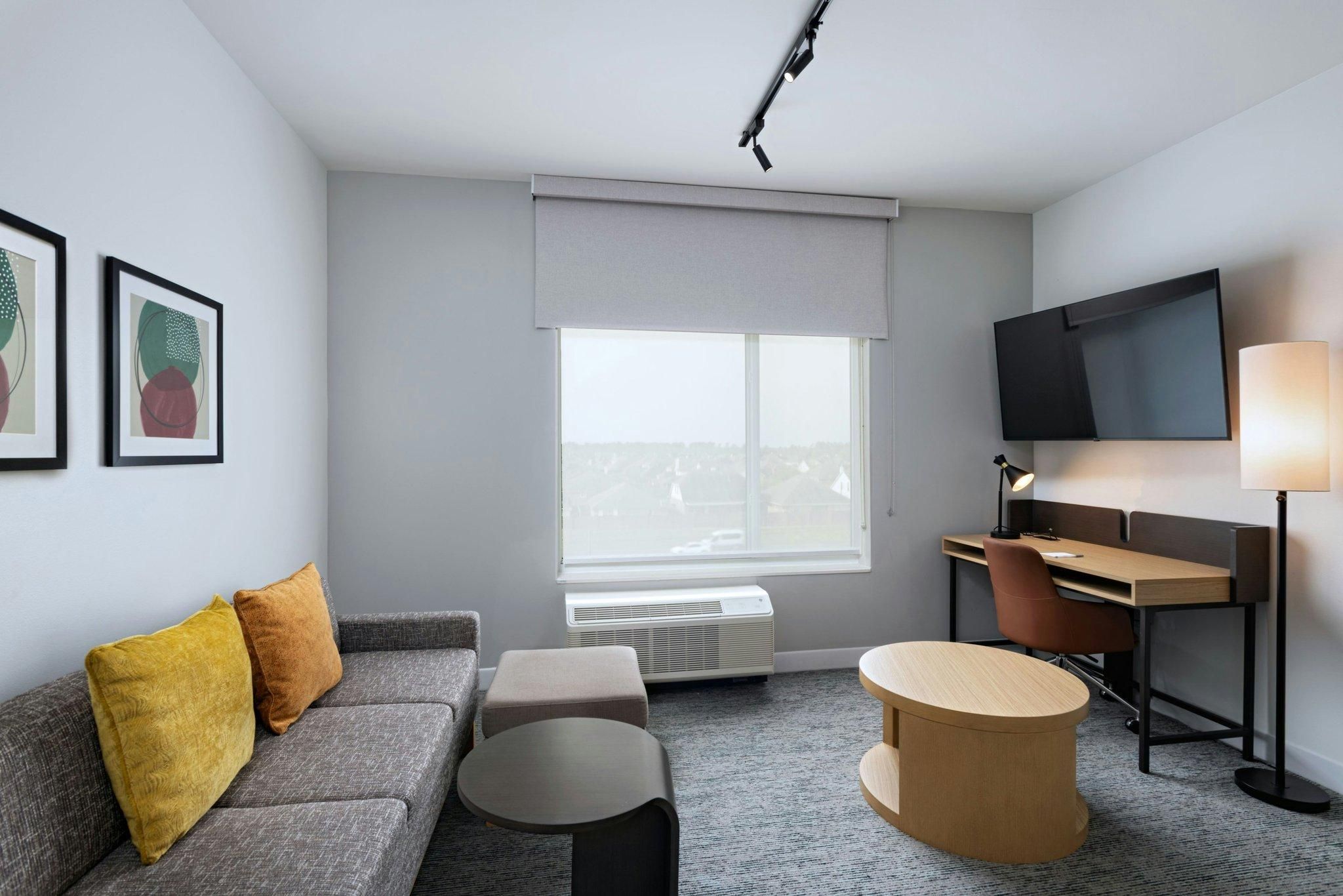 1 Bedroom Suite, 1 Queen, Sofa bed