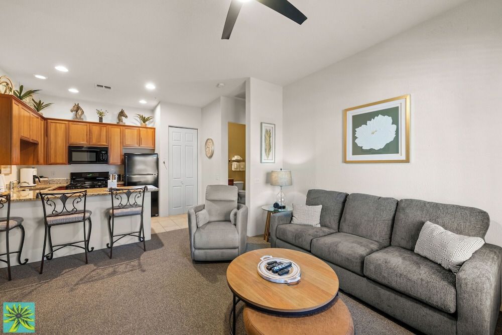 Luxury Condo, 1 King Bed with Sofa bed