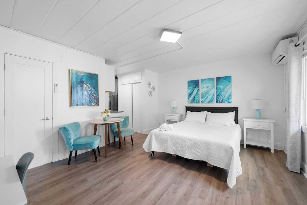 Studio, 1 Queen Bed (Chic City Retreat 93A)
