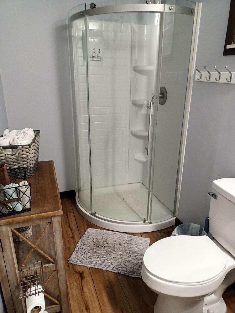 Rustic Lakehouse kayaks fishing bonfires Family House, 2 Bedrooms, Kitchen, Lake View 4