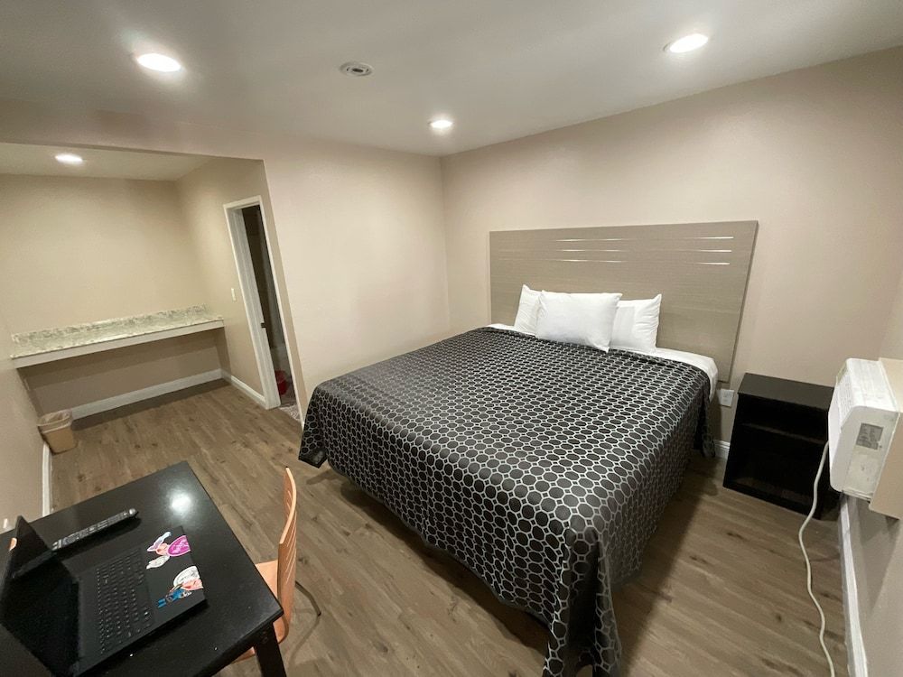 State Motel Standard Double Room, 1 King Bed 2