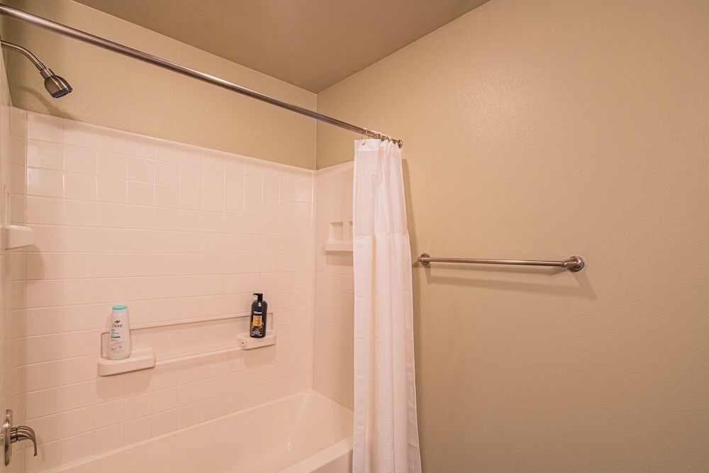 Deep Soaking Bathtub