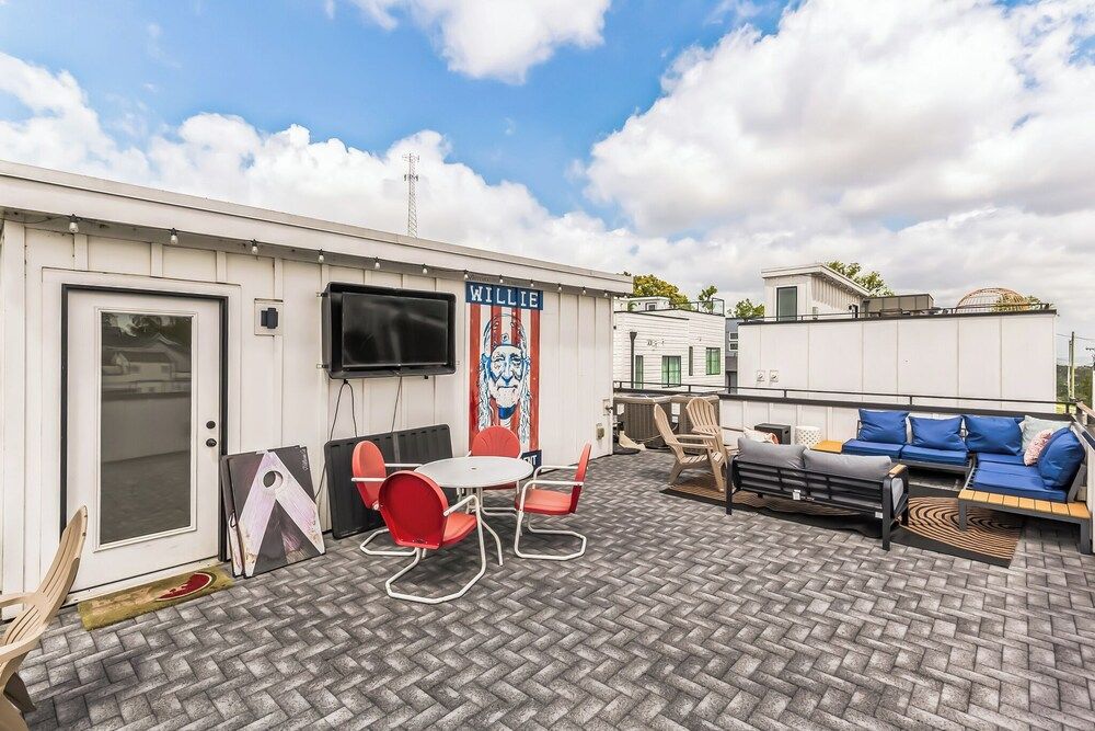 Chic Townhome for 10 W/rooftop