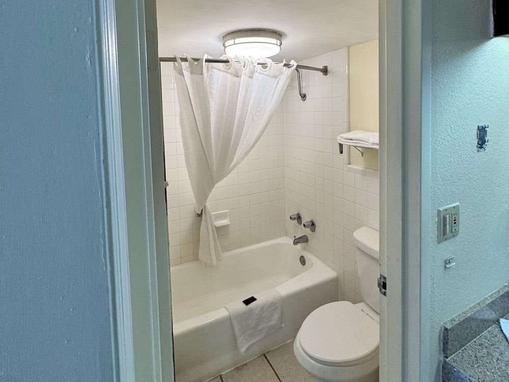 OYO Hotel Phenix City Room, 1 King Bed, Non Smoking 5