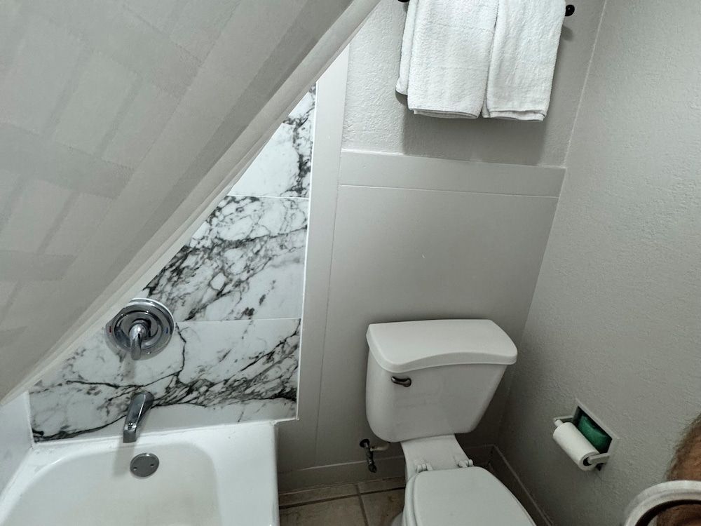 OYO Hotel Phenix City Deluxe Room, 2 Queen Beds, Smoking 9