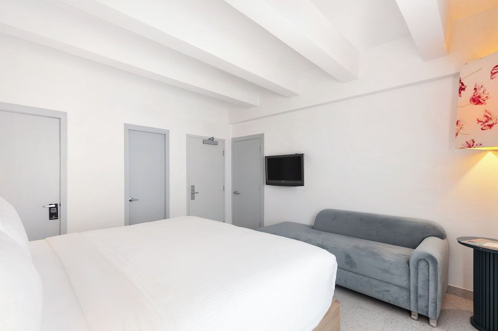 Standard Room, 1 King Bed, Non Smoking