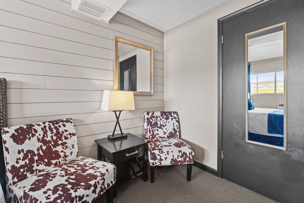 Lost Trail Resort Deluxe Room, Non Smoking, Private Bathroom 5