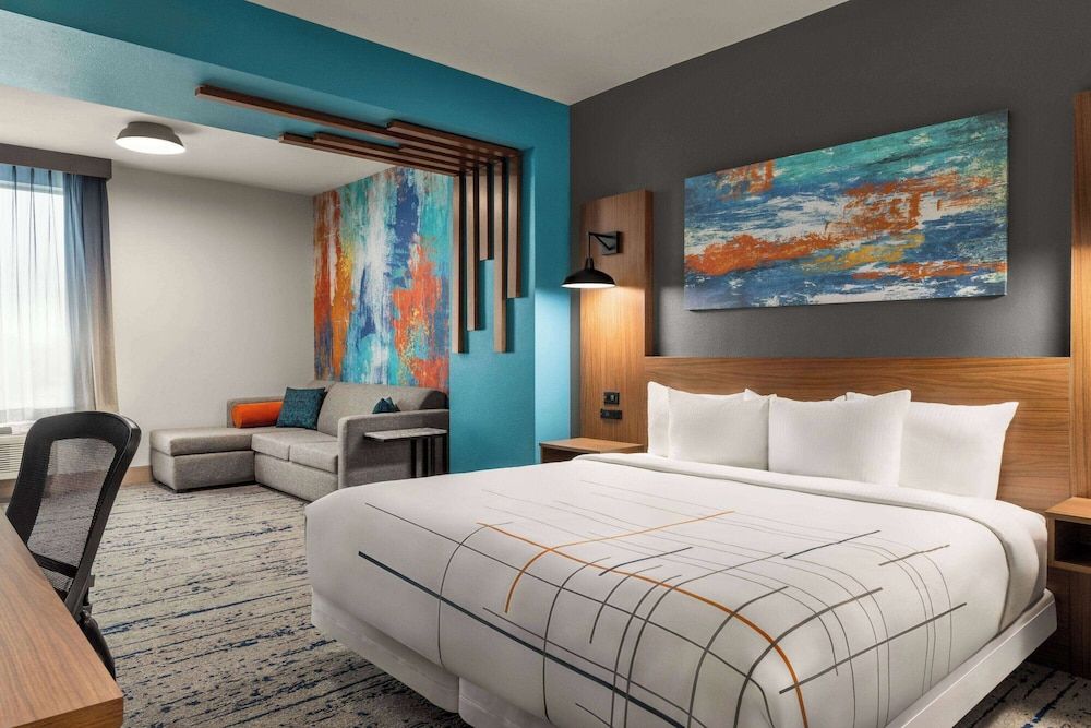 Suite, 1 King Bed, Non Smoking