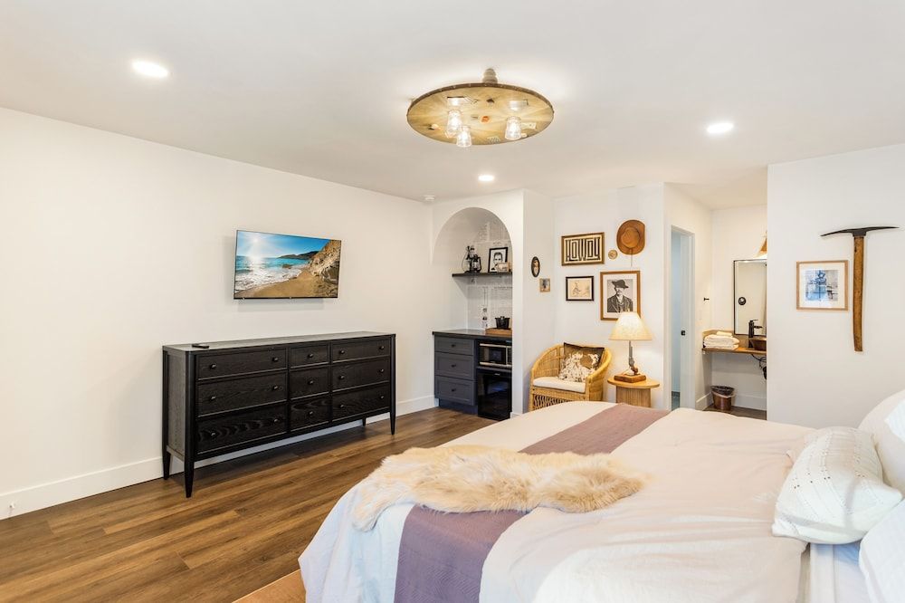 Inn History Tombstone Standard Room, 1 King Bed, Ground Floor 7