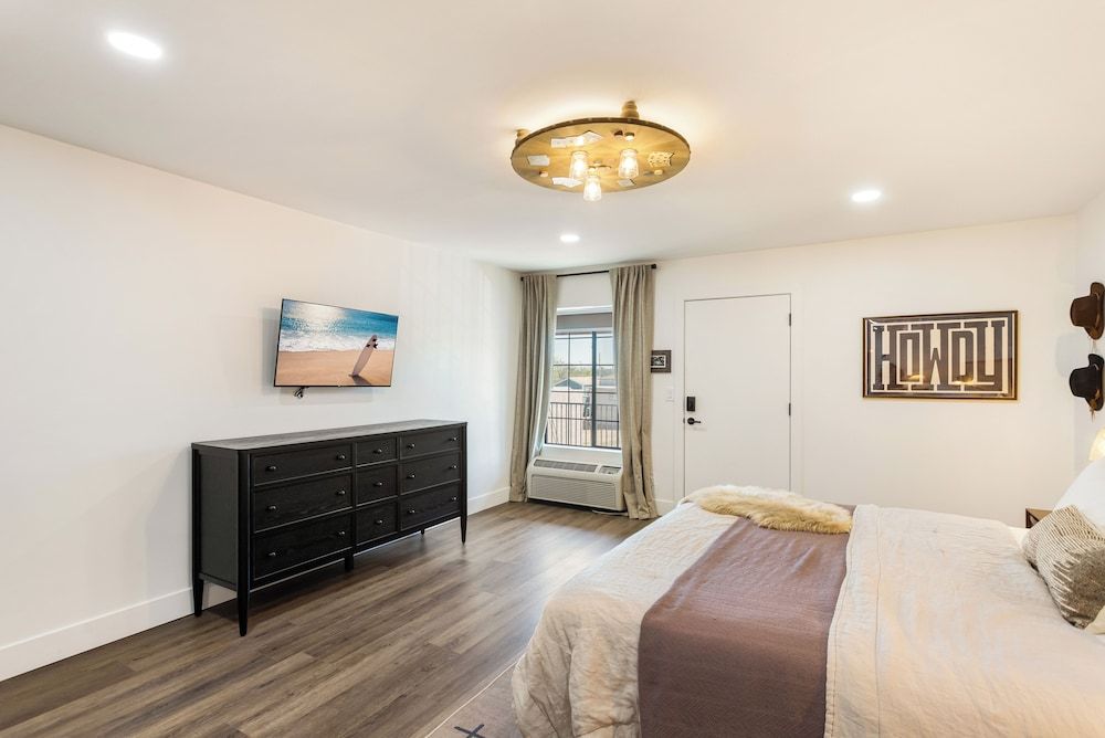 Inn History Tombstone Standard Room, 1 King Bed, Ground Floor 8