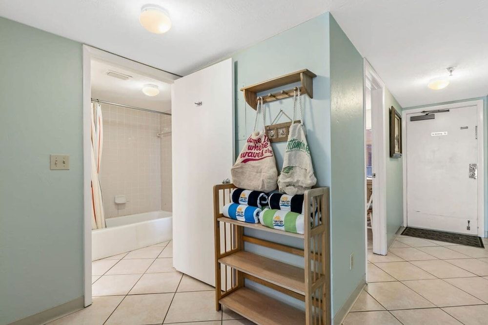 Sweet Sunrise Oceanfront Condo w Pool Hot Tub Apartment 13