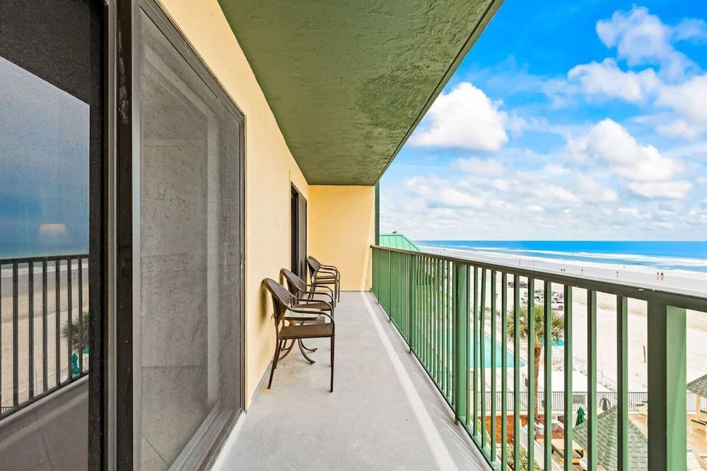 Sweet Sunrise Oceanfront Condo w Pool Hot Tub Apartment 6