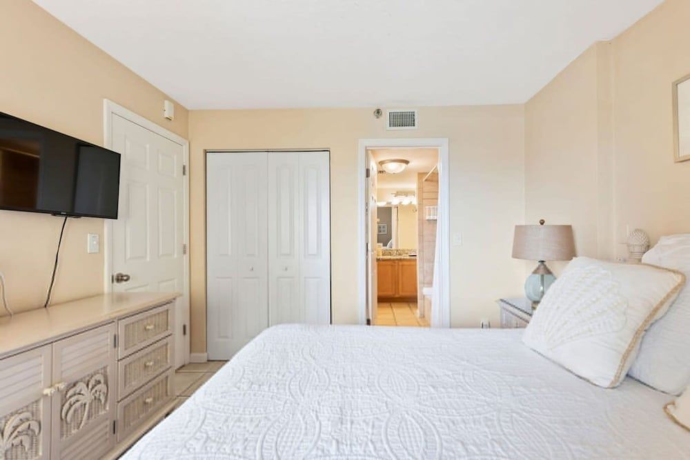 Ocean Front Condo w Amazing Views Pool Hot Tub Apartment 7