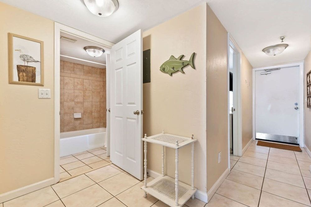 Ocean Front Condo w Amazing Views Pool Hot Tub Apartment 16