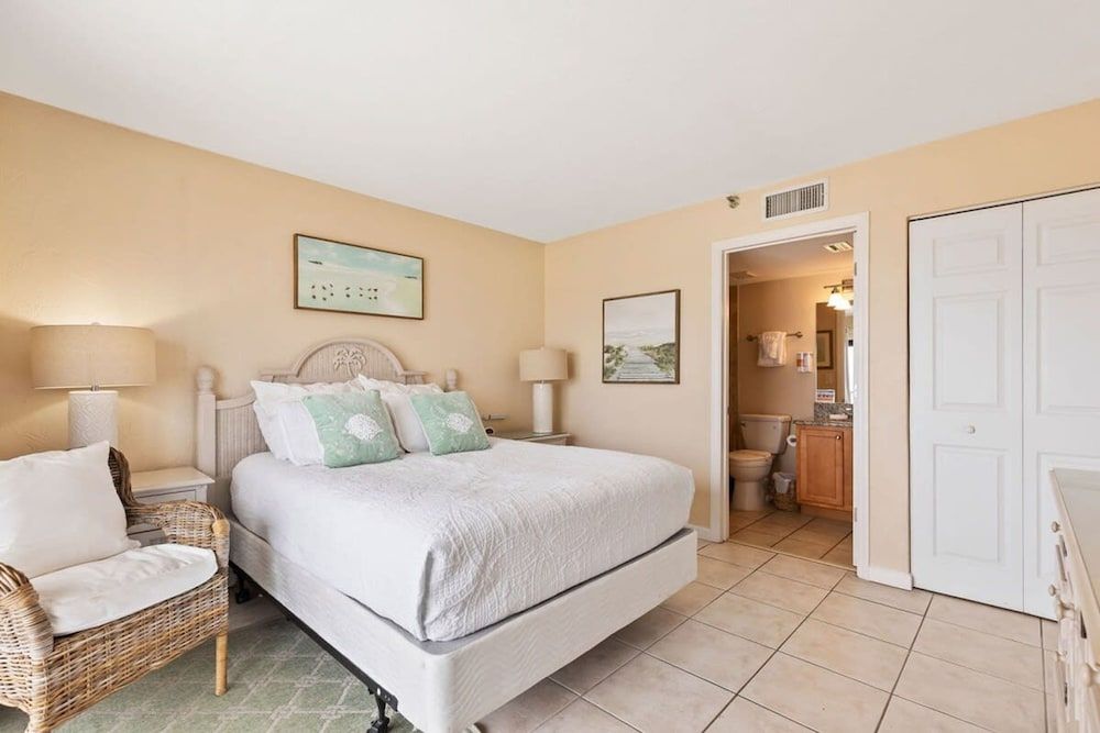 Ocean Front Condo w Amazing Views Pool Hot Tub Apartment 4