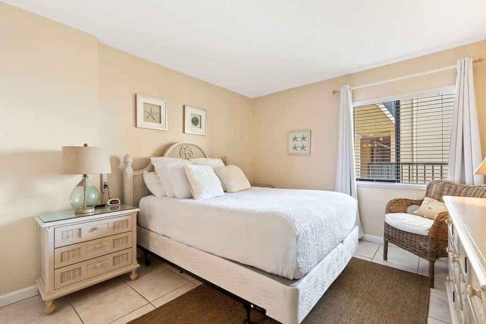 Ocean Front Condo w Amazing Views Pool Hot Tub Apartment 5