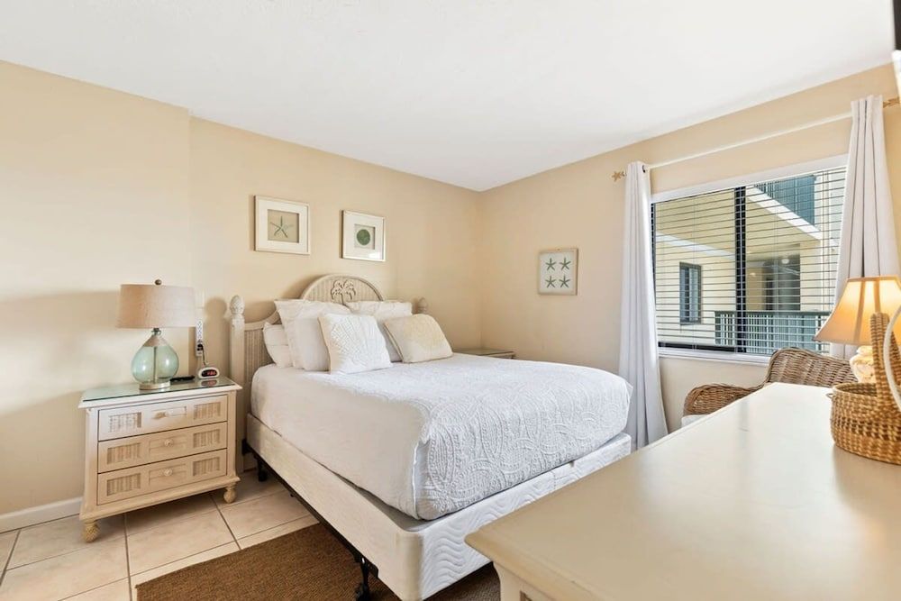 Ocean Front Condo w Amazing Views Pool Hot Tub Apartment 6