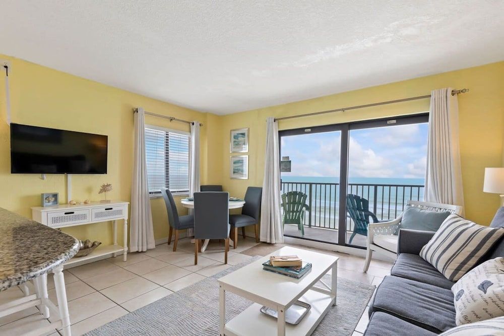 Breathtaking Views Heated Pool Beach Access Apartment 4