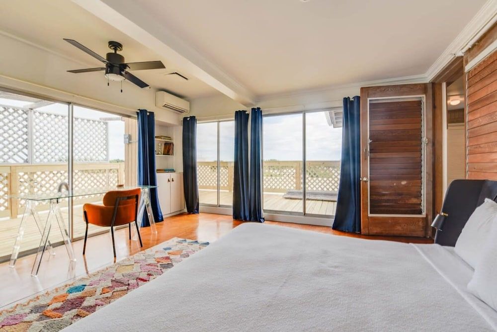 Kamp by Brightwild Rooftop Penthouse On Duval Apartment 13