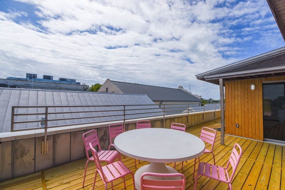 Kamp by Brightwild Rooftop Penthouse On Duval Apartment 5