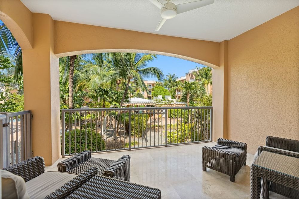 Resort View 1BR Suite With Direct Pool Access Apartment 2