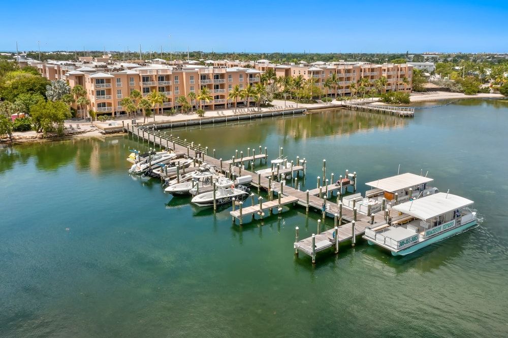 Resort View 1BR Suite With Direct Pool Access Apartment 3